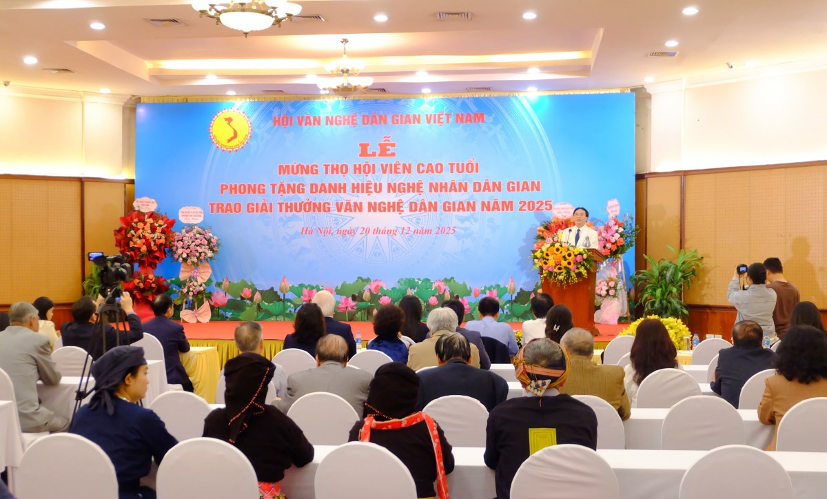 Hội Văn nghệ dân gian: Trao giải thưởng và tặng phẩm cho 49 công trình tiêu biểu