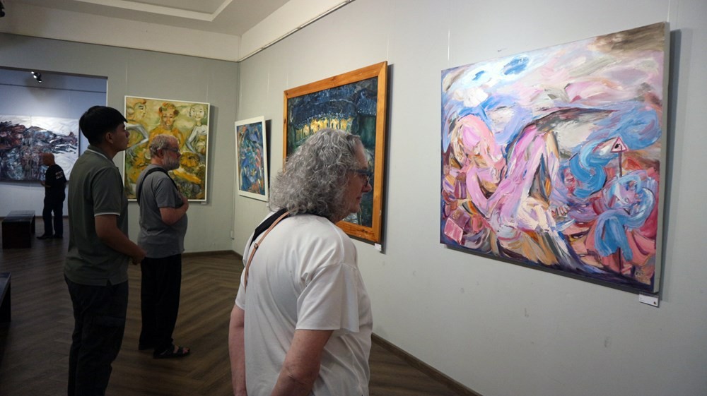 Hơn 100 tác phẩm sơn dầu khổ lớn của họa sĩ Kim Chi tại triển lãm “No Stopping 2”