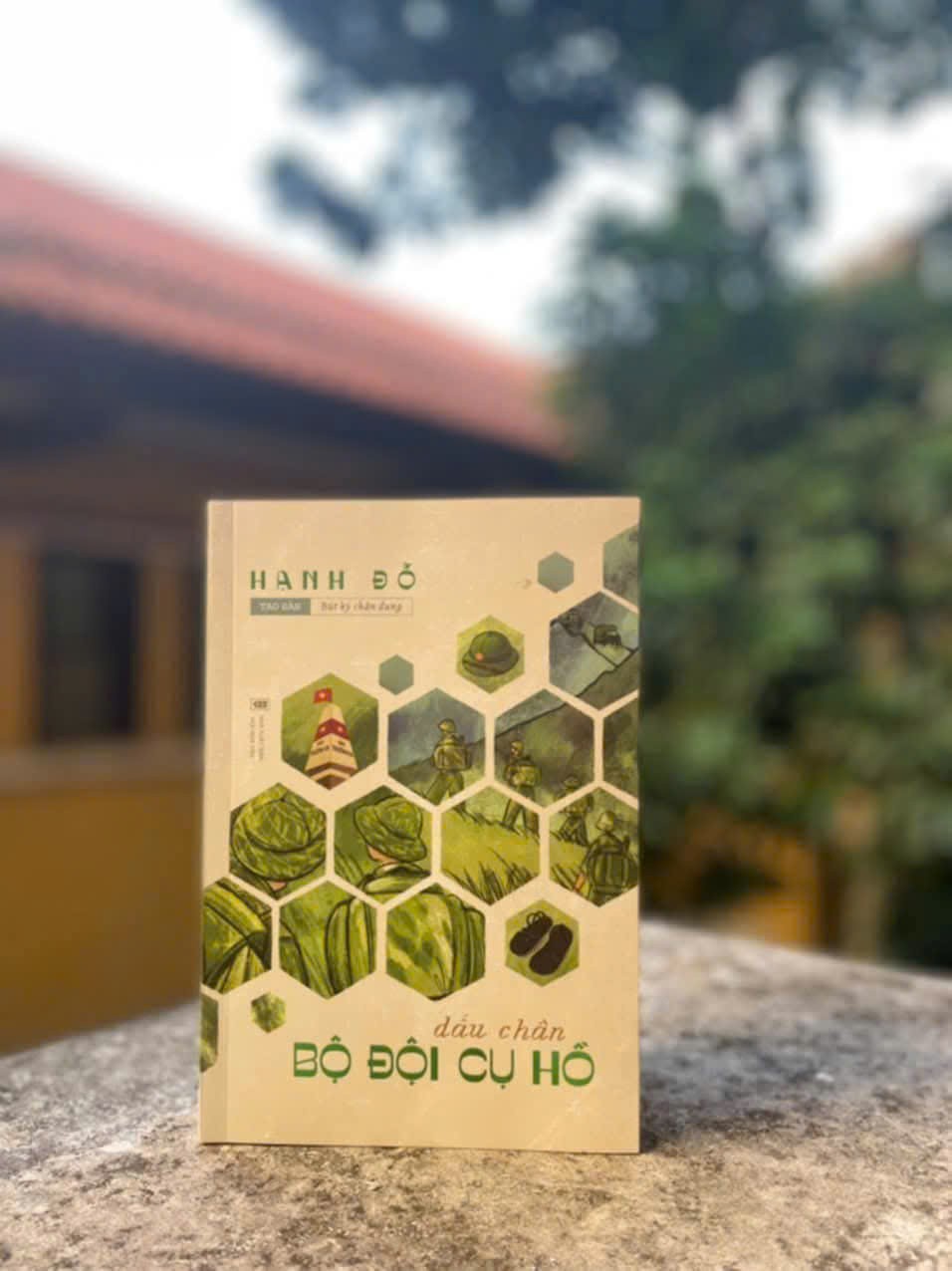 Lịch sử qua lời kể của cuốn sách Dấu chân Bộ đội Cụ Hồ