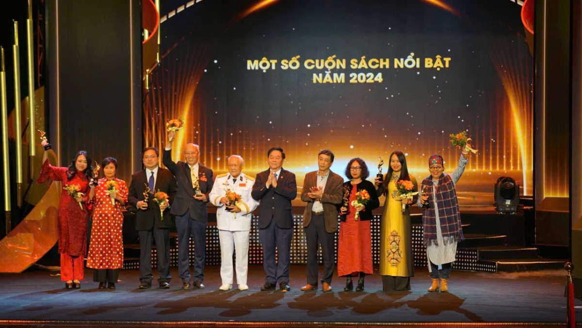 Lịch sử qua lời kể của cuốn sách Dấu chân Bộ đội Cụ Hồ