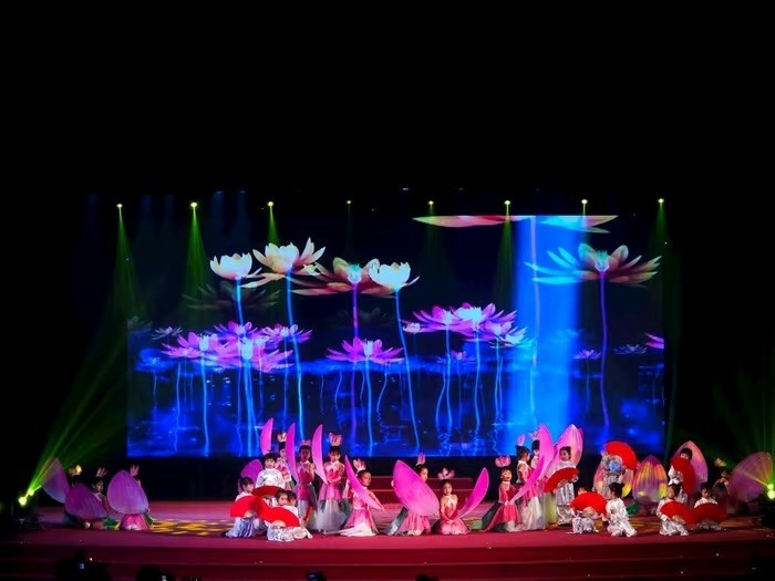 Một tiết mục trình diễn trong buổi bế mạc Ngày hội thiếu nhi Thủ đô với chủ đề “Tự hào truyền thống – Sáng ngời ước mơ xanh”