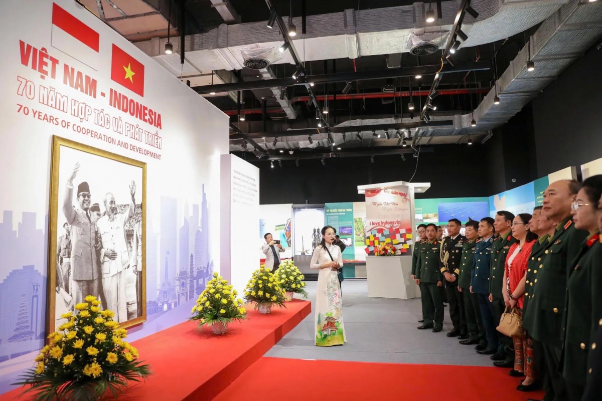 Khai mạc triển lãm 