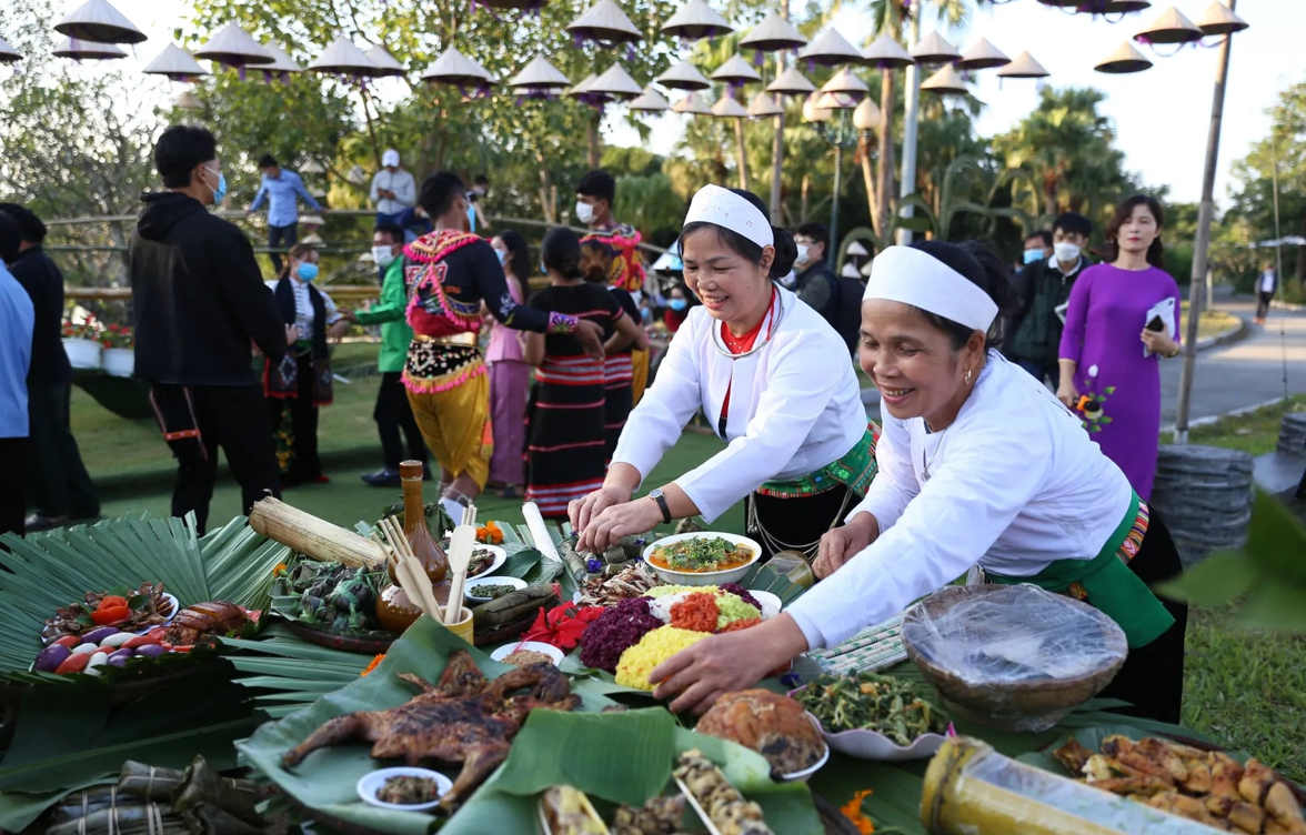 Nhiều hoạt động hấp dẫn trong chợ phiên vùng cao chào năm mới 2026 tại Hà Nội. Ảnh: M.H