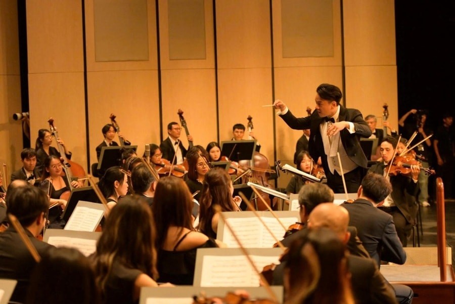 Nhạc trưởng Trần Nhật Minh sẽ tái hợp Dàn nhạc Giao hưởng Hà Nội trong hòa nhạc đầy cảm xúc đón năm mới 2026. Ảnh: BTC