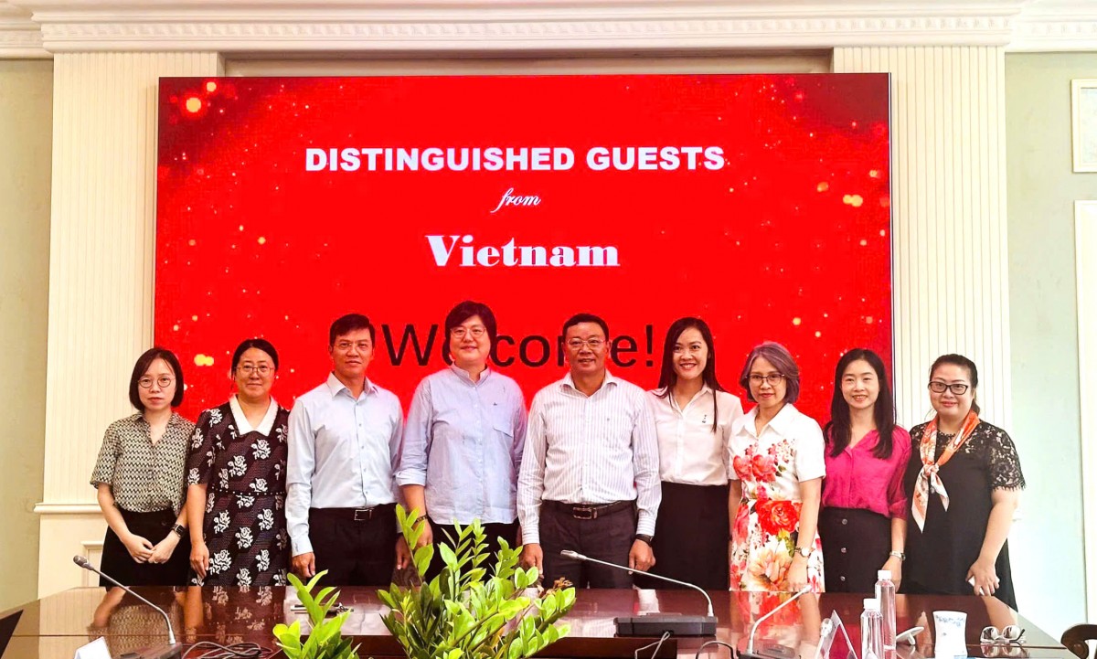 Học tập, trao đổi kinh nghiệm về giáo dục số tại Trung Quốc