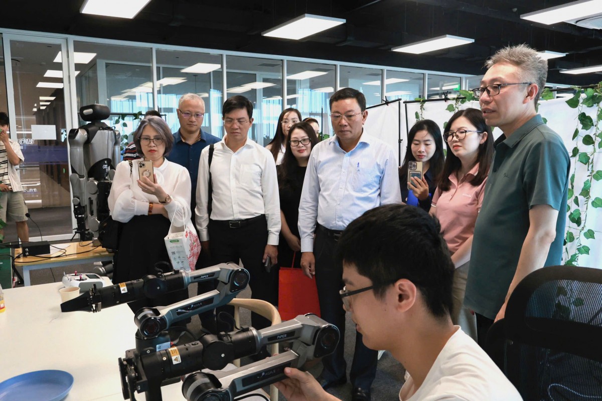 Học tập, trao đổi kinh nghiệm về giáo dục số tại Trung Quốc