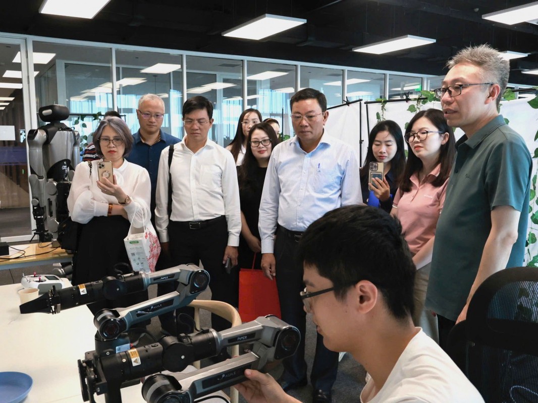 Học tập, trao đổi kinh nghiệm về giáo dục số tại Trung Quốc