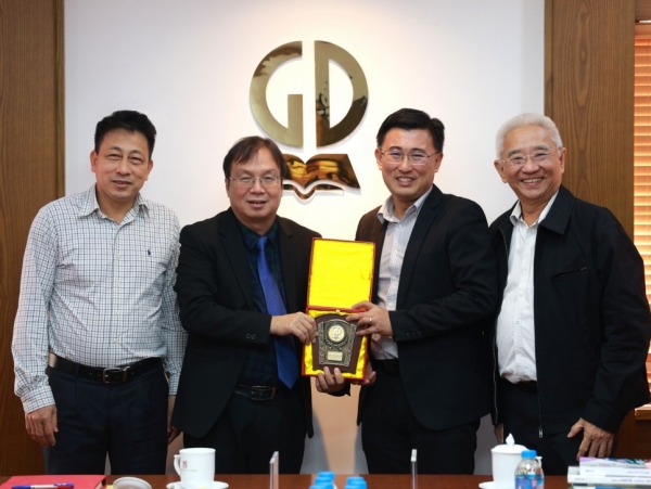 Nhà xuất bản Giáo dục Việt Nam làm việc với Tập đoàn Xuất bản Giáo dục Pelangi (Malaysia)