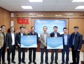 Nhà xuất bản Giáo dục Việt Nam đồng hành cùng học sinh các vùng bão lũ