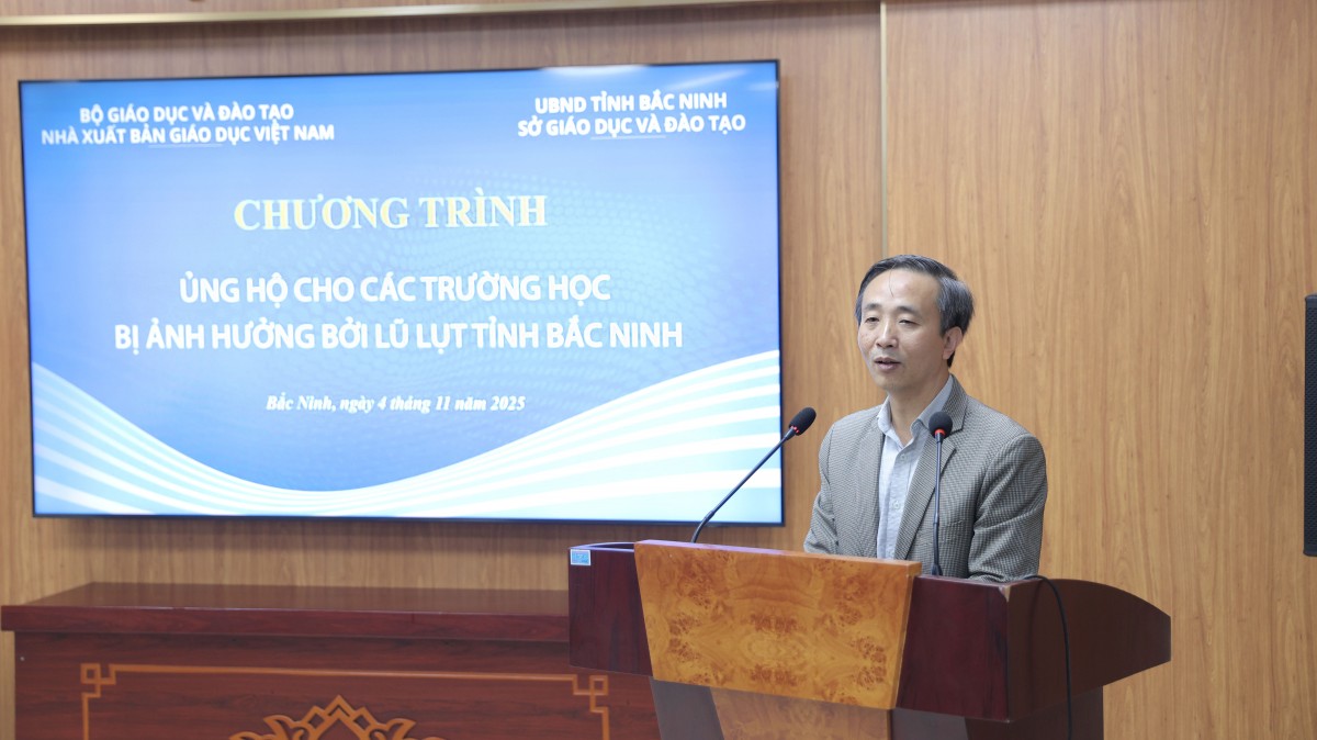 Nhà xuất bản Giáo dục Việt Nam đồng hành cùng học sinh các vùng bão lũ