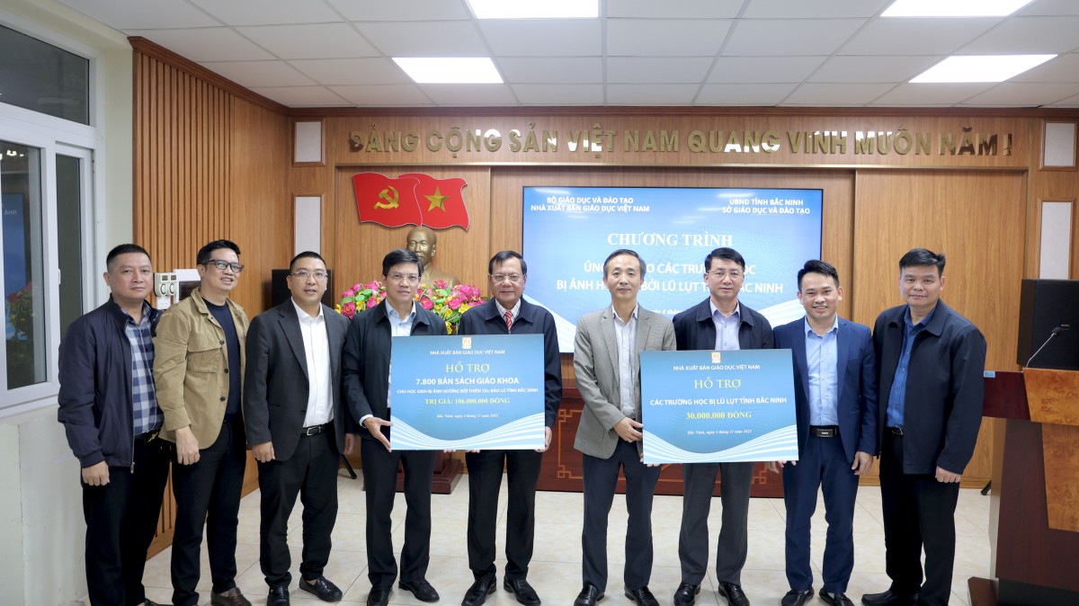 Nhà xuất bản Giáo dục Việt Nam đồng hành cùng học sinh các vùng bão lũ