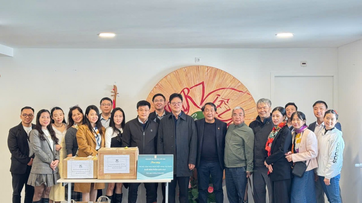 Nhà xuất bản Giáo dục Việt Nam thăm và làm việc với Trung tâm Văn hóa Việt Nam tại Pháp