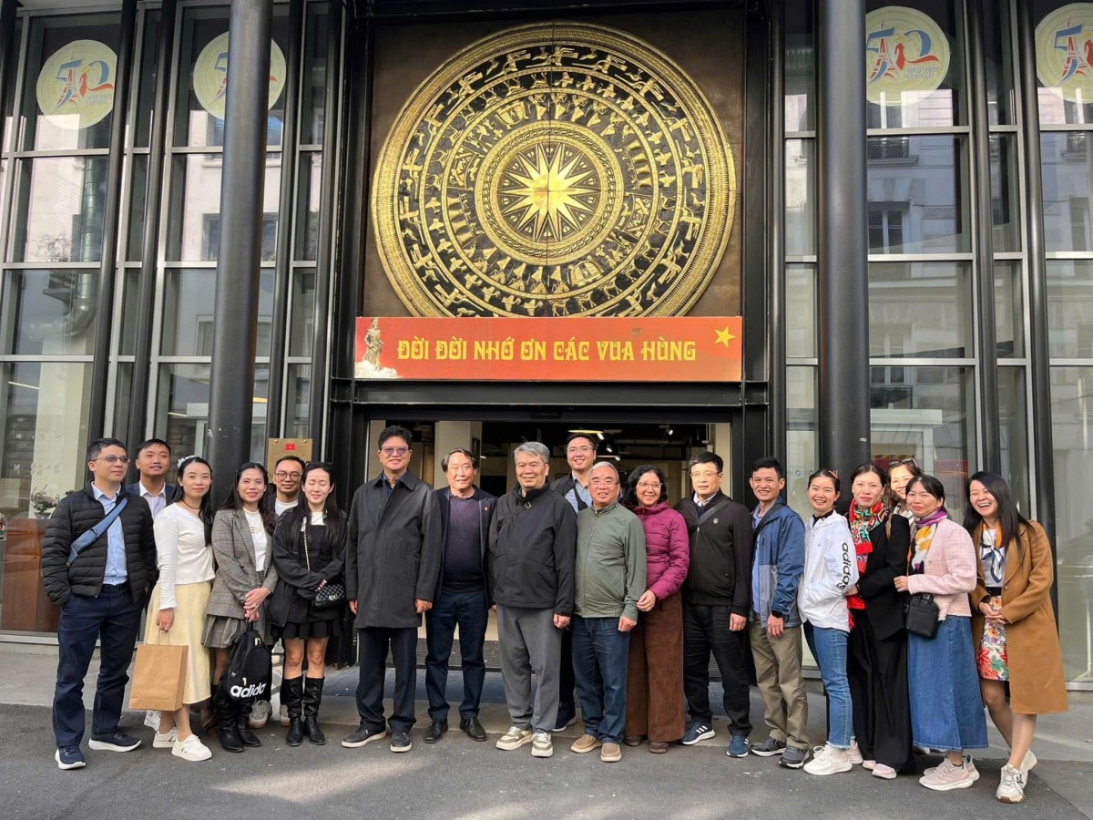 Nhà xuất bản Giáo dục Việt Nam thăm và làm việc với Trung tâm Văn hóa Việt Nam tại Pháp