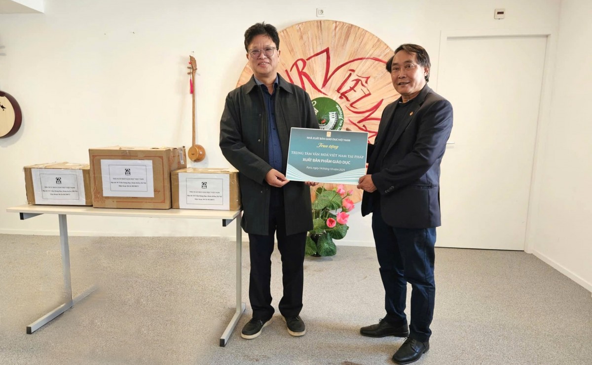 Nhà xuất bản Giáo dục Việt Nam thăm và làm việc với Trung tâm Văn hóa Việt Nam tại Pháp