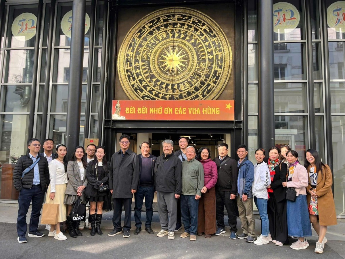 Nhà xuất bản Giáo dục Việt Nam thăm và làm việc với Trung tâm Văn hóa Việt Nam tại Pháp