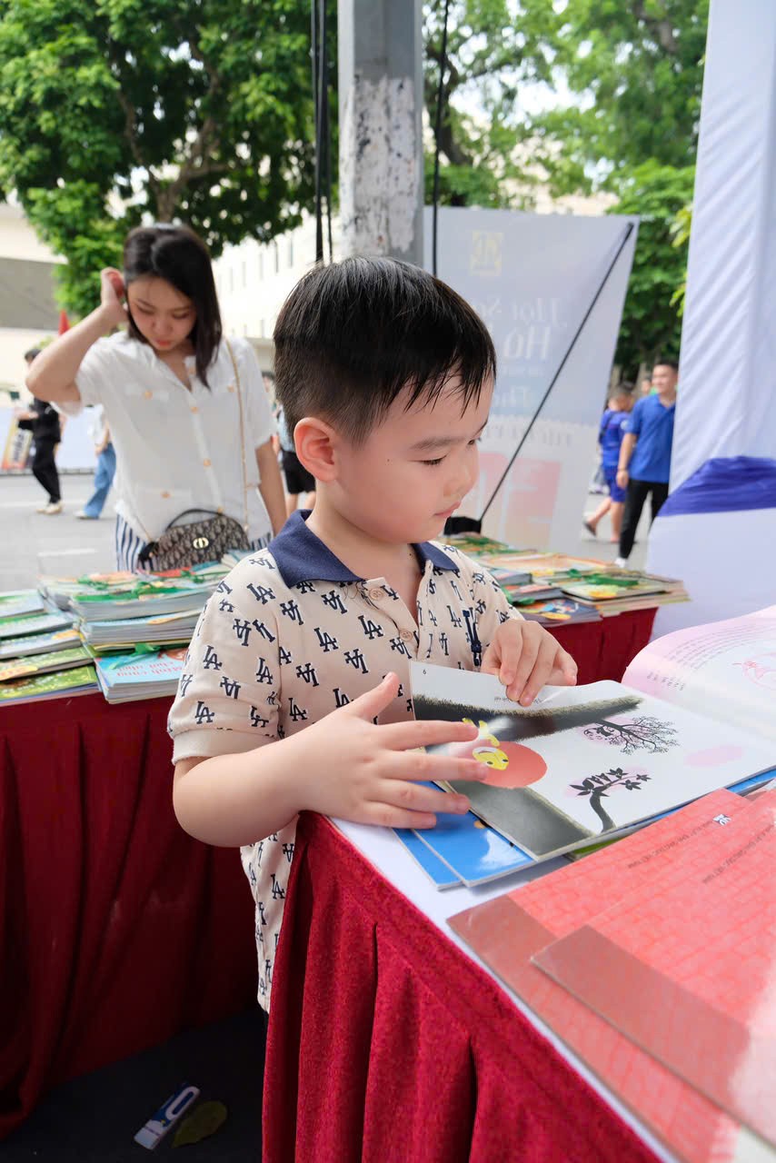 Nhà xuất bản Giáo dục Việt Nam nâng tầm văn hóa đọc tại Hội sách Hà Nội