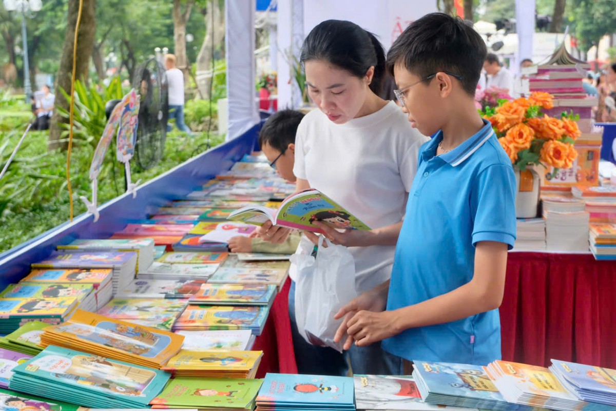 Nhà xuất bản Giáo dục Việt Nam nâng tầm văn hóa đọc tại Hội sách Hà Nội