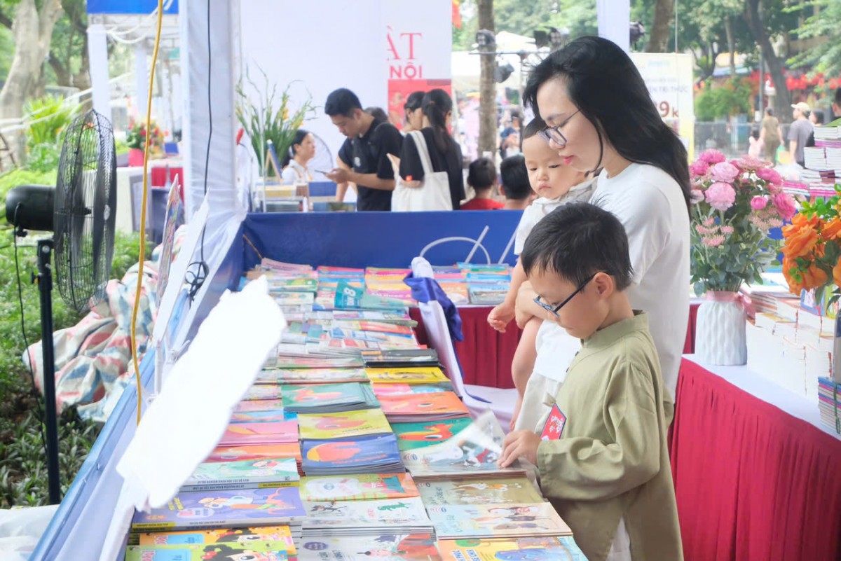 Nhà xuất bản Giáo dục Việt Nam nâng tầm văn hóa đọc tại Hội sách Hà Nội