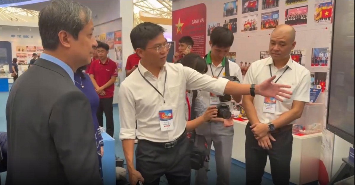 Nhà xuất bản Giáo dục Việt Nam tham gia Triển lãm Thành tựu đất nước