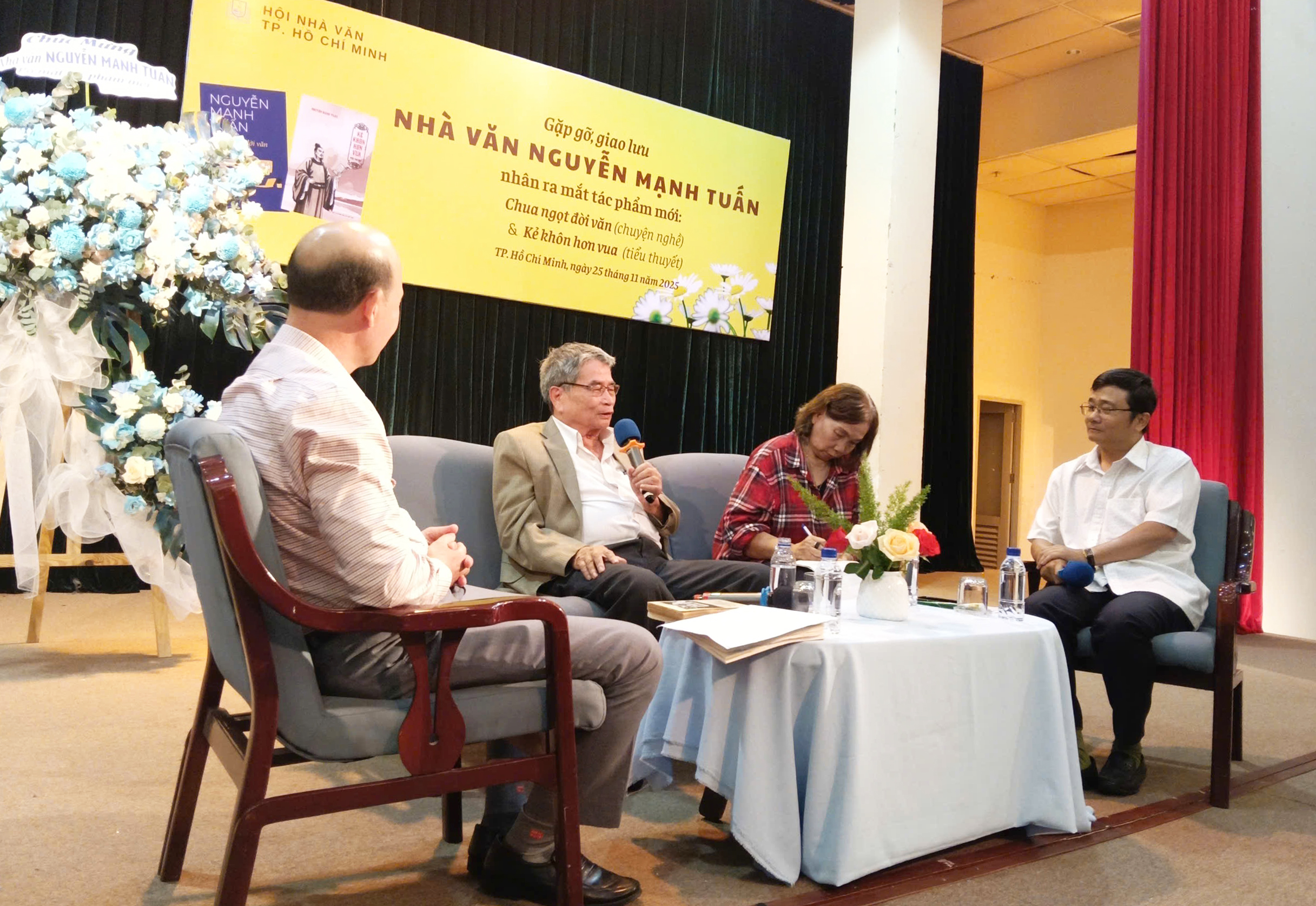 Nhà văn Nguyễn Mạnh Tuấn: Cảm xúc rất thật khi ngắm Thành phố Hồ Chí Minh lúc sáng sớm