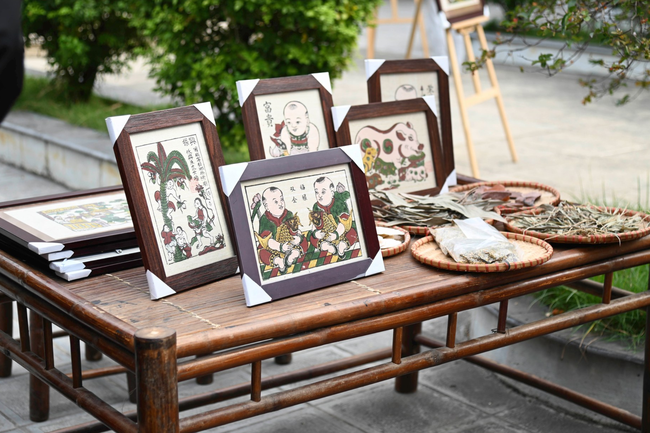 danh thuc di san voi xiec hoa dong ho