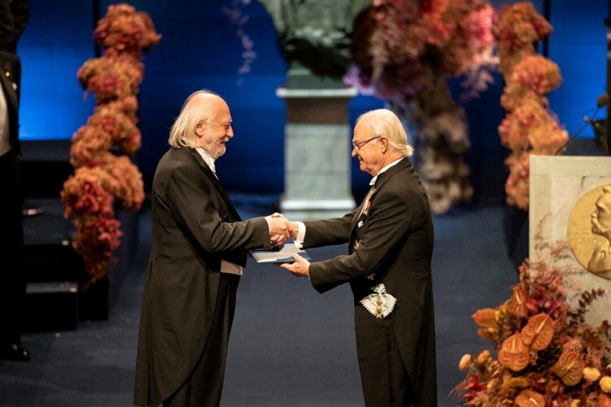 Văn chương thế giới 2025 qua mùa giải thưởng