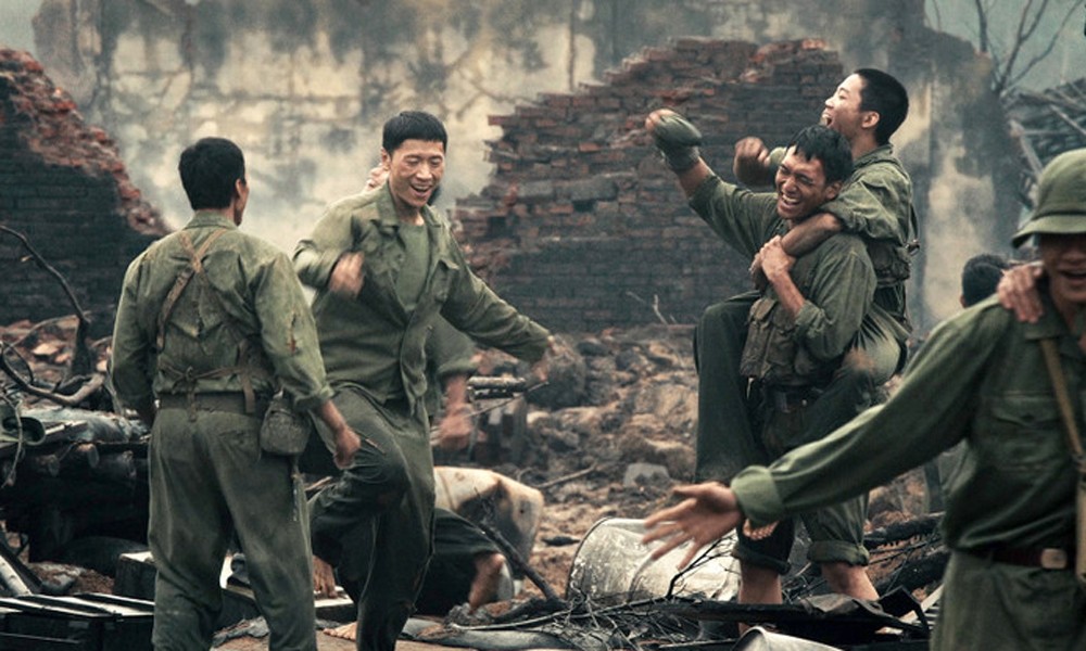 Một cảnh trong phim “Mưa đỏ”.