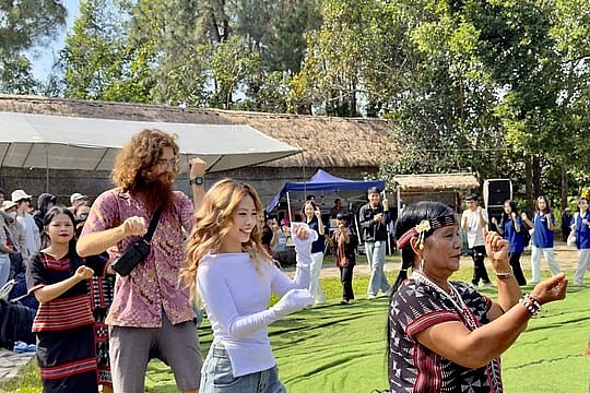 vui tet ban lang tai lang van hoa du lich cac dan toc viet nam