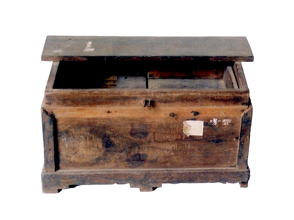 Hòm phiếu dùng trong ngày bầu cử Đại biểu Quốc hội khóa I của nhân dân huyện Tuyên Hóa, tỉnh Quảng Bình ngày 6/1/1946