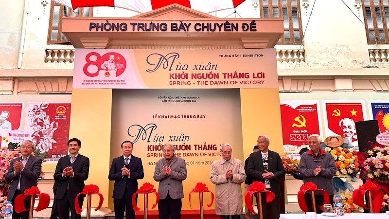 Khai mạc trưng bày “Mùa xuân - Khởi nguồn thắng lợi“