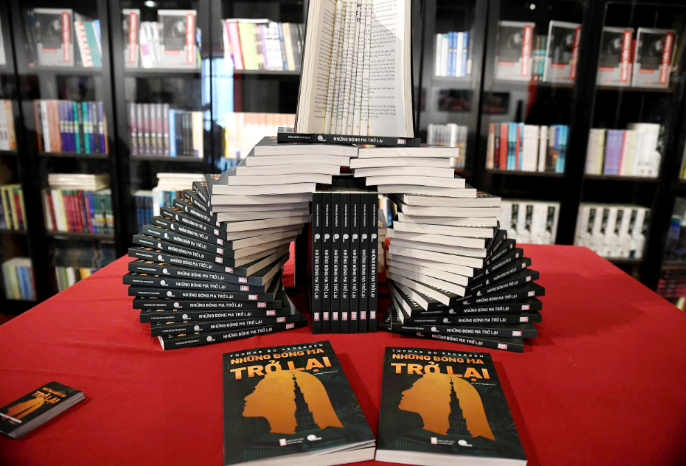 Ra mắt tiểu thuyết trinh thám “Những bóng ma trở lại”