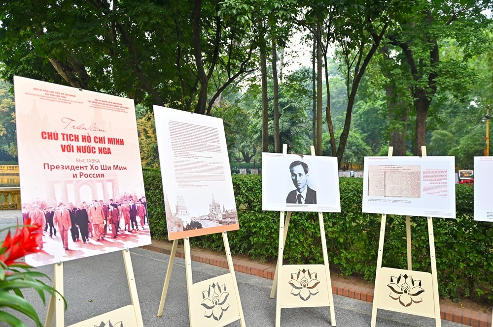 Tiếp nhận tư liệu ảnh quý về Chủ tịch Hồ Chí Minh và quan hệ Việt Nam - Liên bang Nga