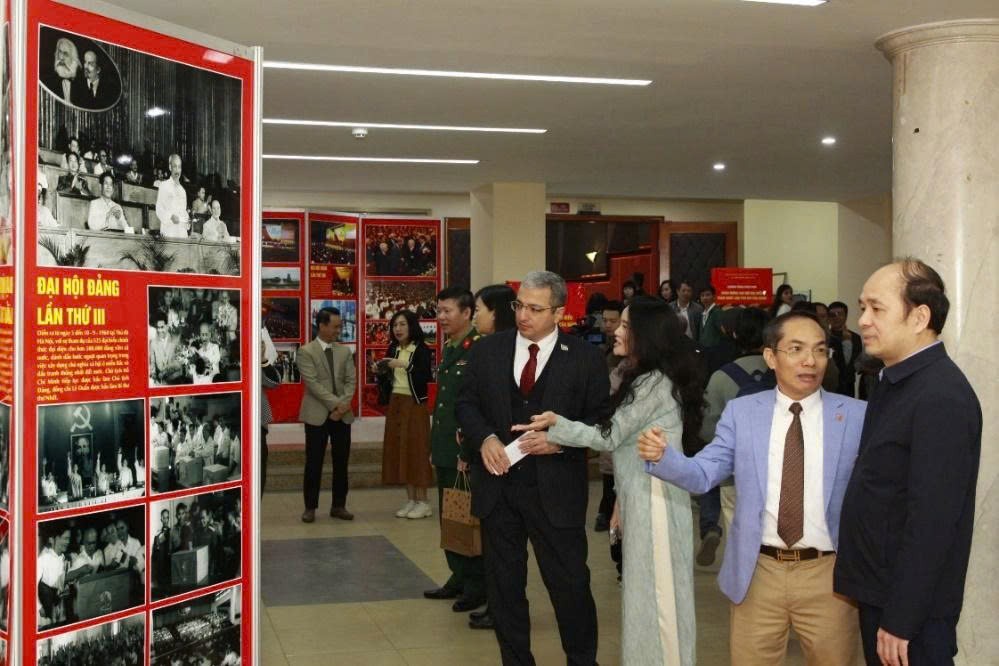 Khai mạc Chương trình chiếu phim chào mừng Đại hội đại biểu toàn quốc lần thứ XIV của Đảng