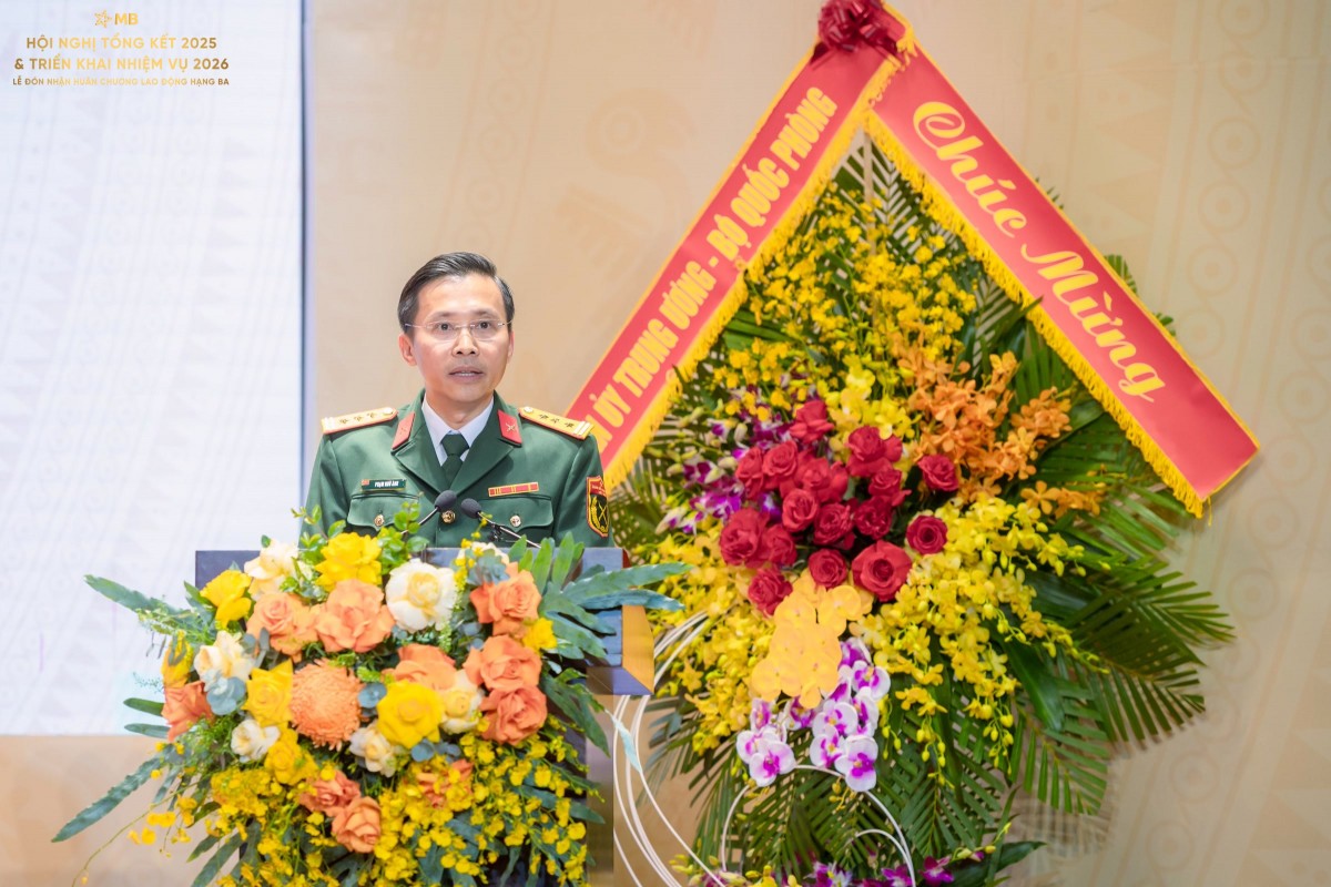 Ngân hàng TMCP Quân đội đón nhận Huân chương Lao động Hạng Ba