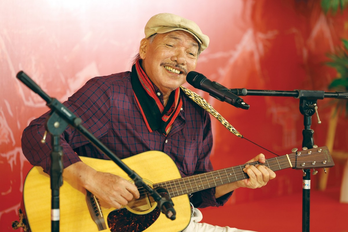 Gã du ca đức độ và nỗi cô đơn của chàng lính ngự lâm cuối cùng