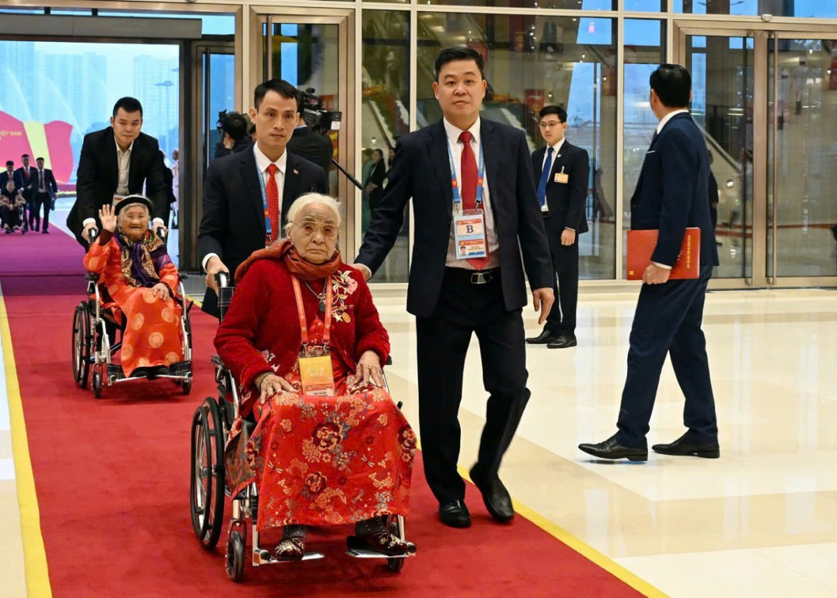 Chủ tịch Hội Nhà văn Việt Nam tham dự Đại hội XIV của Đảng