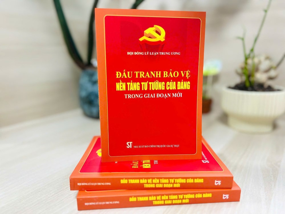 Ra mắt sách “Đấu tranh bảo vệ nền tảng tư tưởng của Đảng trong giai đoạn mới”
