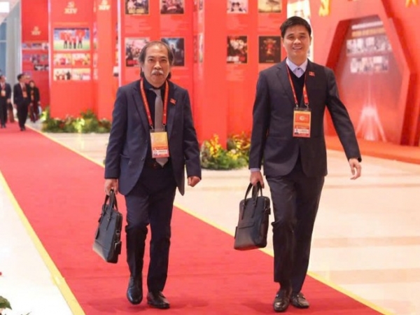 chu tich hoi nha van viet nam tham du dai hoi xiv cua dang