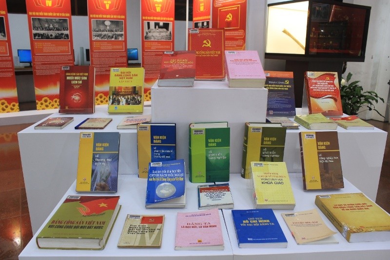 Khai mạc triển lãm tư liệu “Đảng Cộng sản Việt Nam qua các kỳ Đại hội”