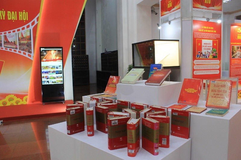 Khai mạc triển lãm tư liệu “Đảng Cộng sản Việt Nam qua các kỳ Đại hội”