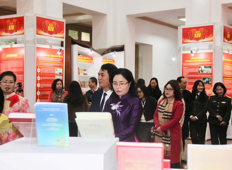 Khai mạc triển lãm tư liệu “Đảng Cộng sản Việt Nam qua các kỳ Đại hội”
