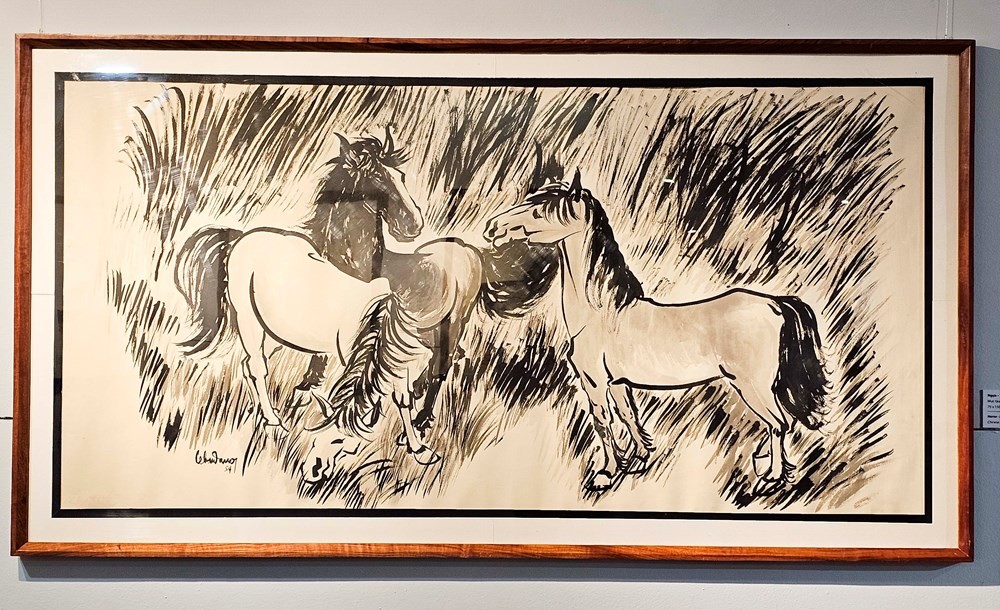 Ngựa gợi sức mạnh, khát vọng tự do, hành trình vượt thoát và đi tìm sự toàn vẹn; hoa biểu trưng cho vẻ đẹp, sự sống, niềm hy vọng và sự tái sinh