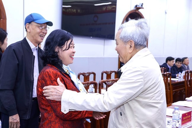 Bà Bùi Thị Minh Hoài, Ủy viên Bộ Chính trị, Bí thư Trung ương Đảng, Bí thư Đảng ủy MTTQ, các đoàn thể Trung ương, Chủ tịch Ủy ban Trung ương MTTQ Việt Nam cùng đại biểu tham dự Hội nghị