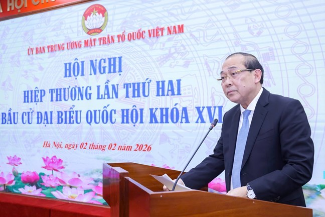 Phó Chủ tịch Ủy ban Trung ương MTTQ Việt Nam Hoàng Công Thủy trình bày báo cáo tại Hội nghị 