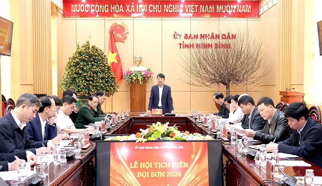 Ông Trần Song Tùng, Uỷ viên Ban Thường vụ Tỉnh uỷ, Phó Chủ tịch Thường trực UBND tỉnh phát biểu chỉ đạo tại hội nghị. Ảnh: BNB