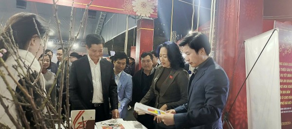 bao van nghe tham du hoi cho xuan an khang