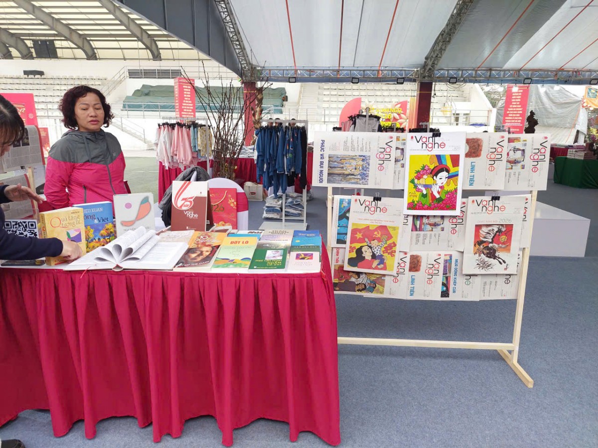 Báo Văn nghệ tham dự Hội chợ “Xuân An Khang”