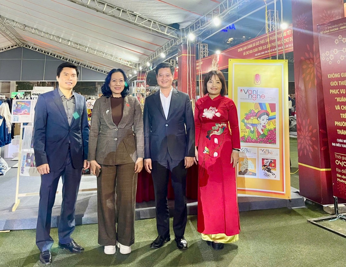 Báo Văn nghệ tham dự Hội chợ “Xuân An Khang”