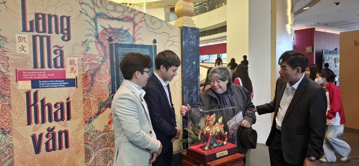 Nhiều hiện vật quý được trưng bày tại