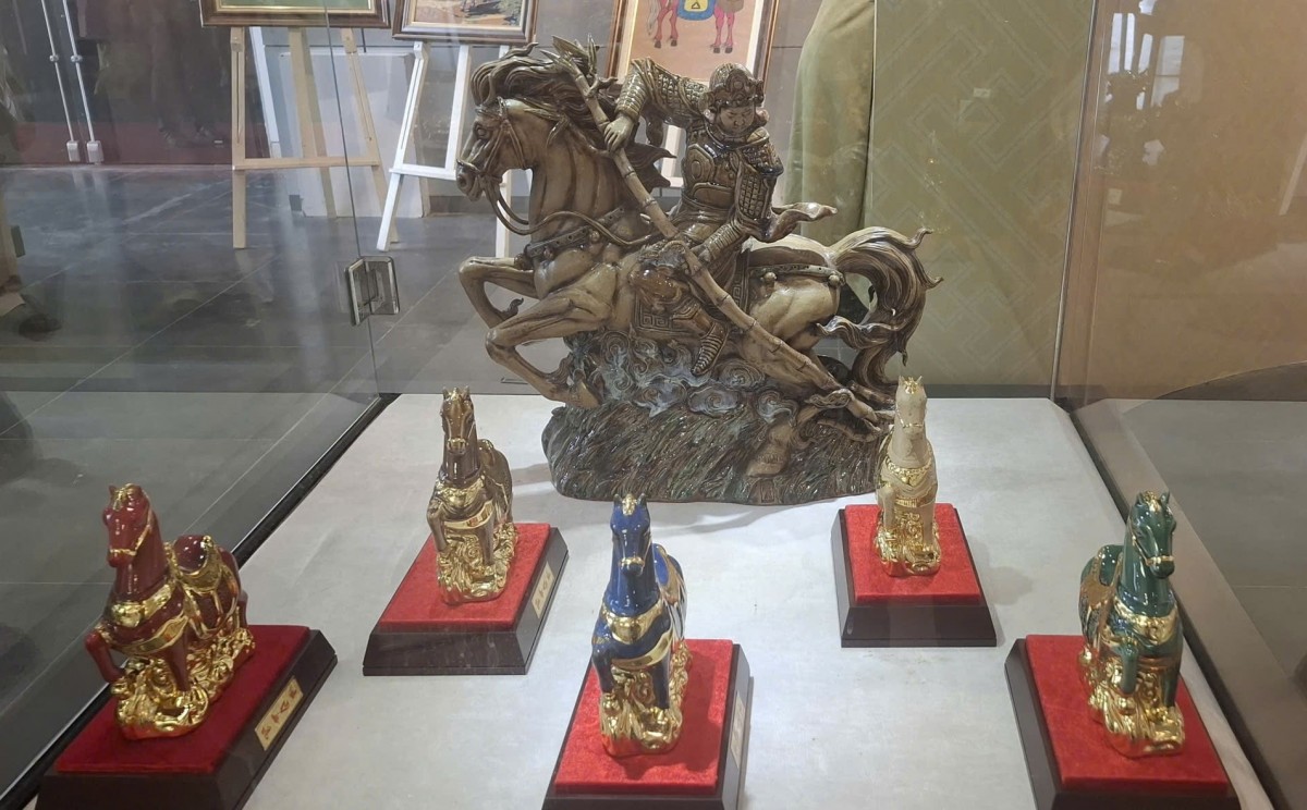 Nhiều hiện vật quý được trưng bày tại
